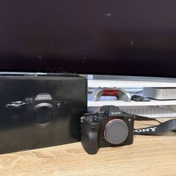 Sony Alpha a7 IV 33MP Mirrorless Camera 