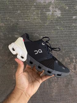 On Running Cloudflyer 4 women's sneakers Black and white