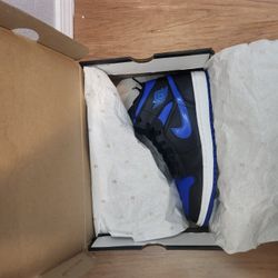Air Jordan 1 Mid Black Hyper Royale