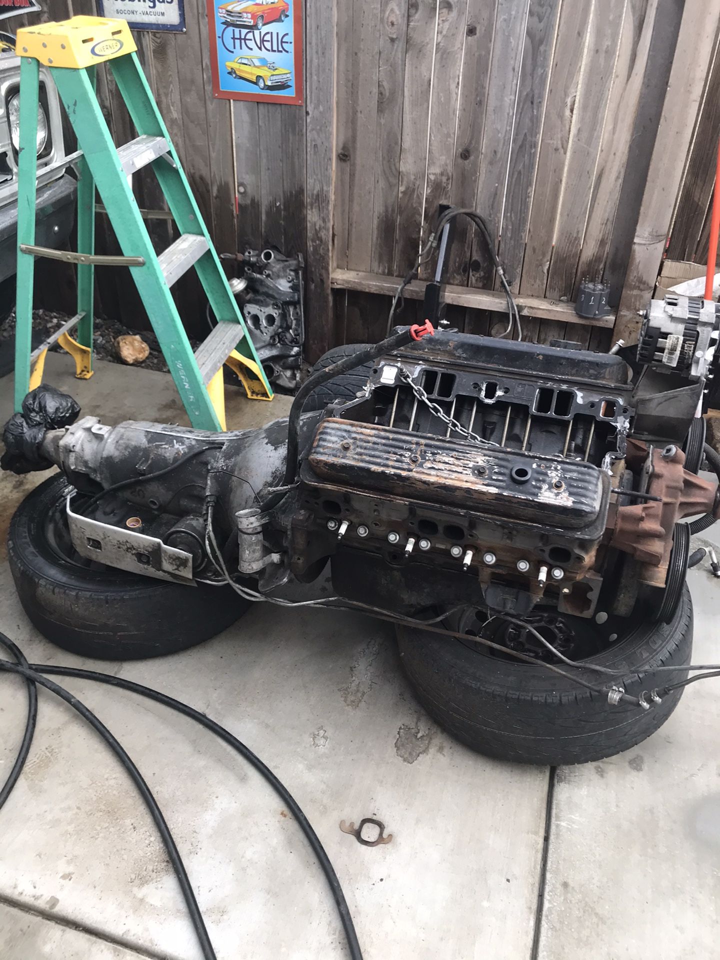 Chevy 350 5.7 sgi vortec center fuel injection for Sale in Bakersfield