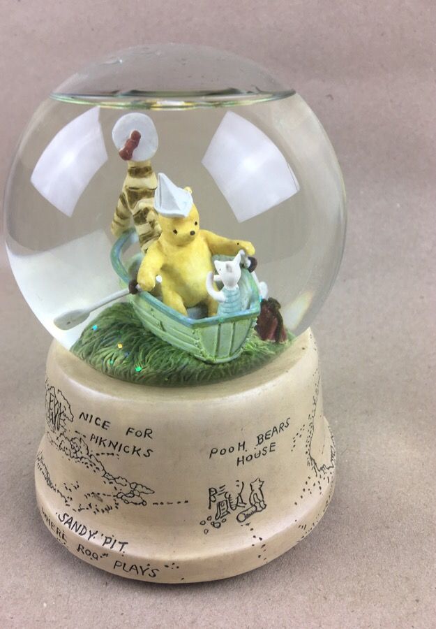 Winnie the Pooh Snow Globe