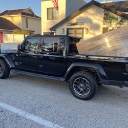 Jeep Gladiator Overland 2021 Brand New Parts For Sale