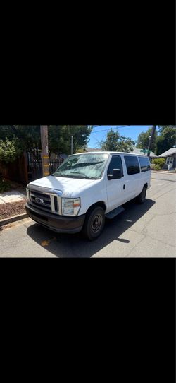 2014 Ford E-Series E-350 Super Duty Extended Cargo
