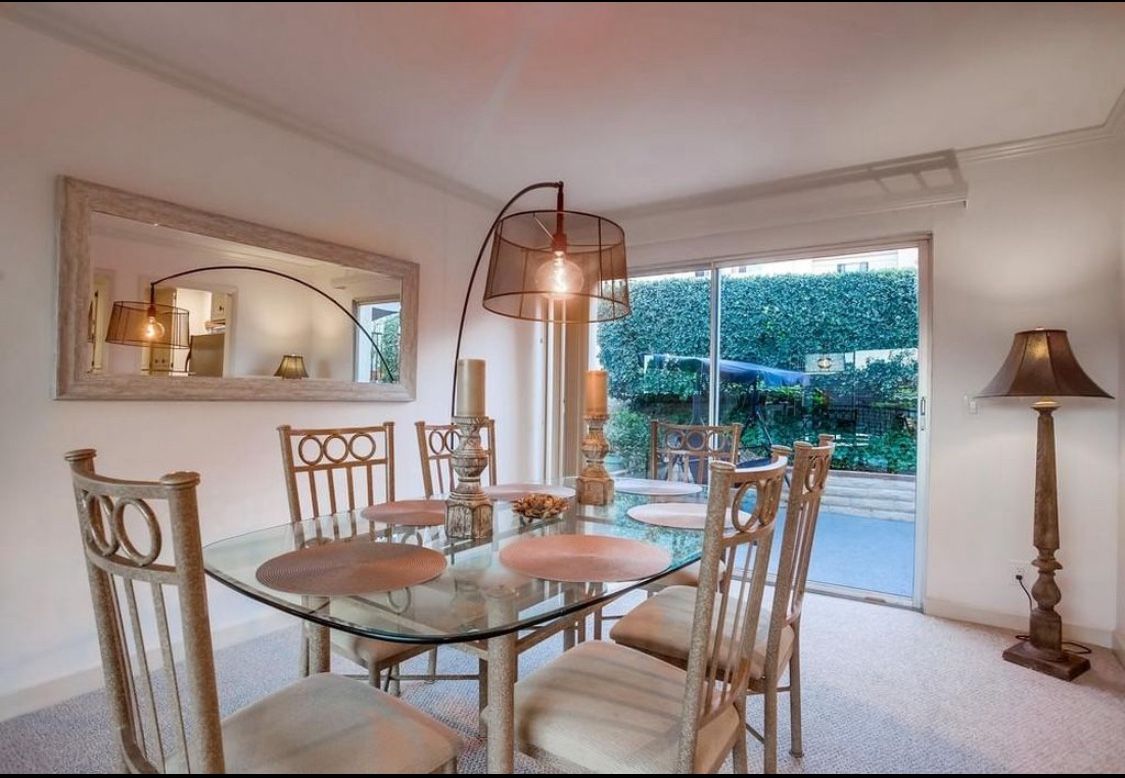 Dining Table & 6 Chairs