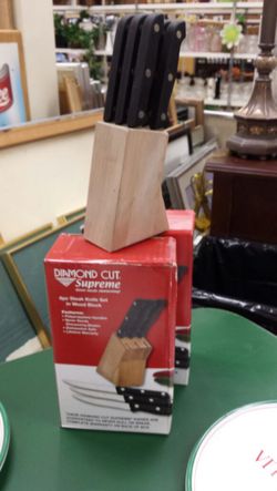 New Diamond Cut supreme 6 steak knives with butcher block holder