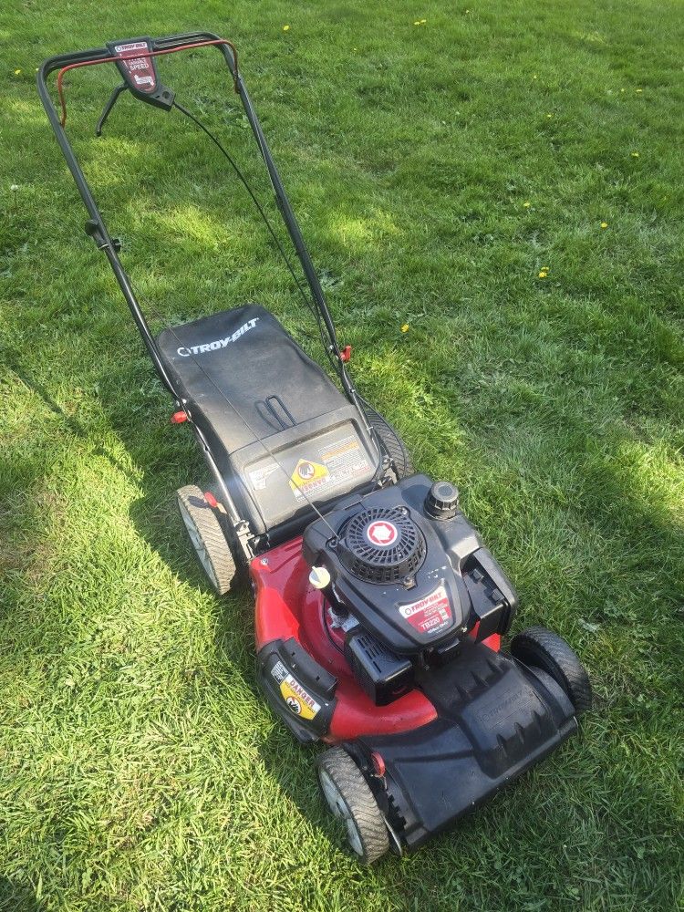 Very Clean Troy-Bilt TB220 FWD 21" FWD Self Propelled Lawn Mower