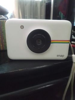 Polaroid Snap Camera Print Yo Pic Out Rite There