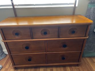 Dresser and nightstand set