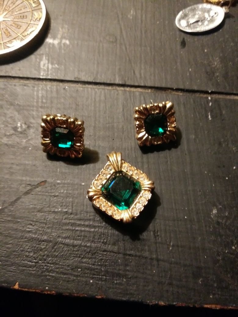 Matching Emerald Jewelry Set