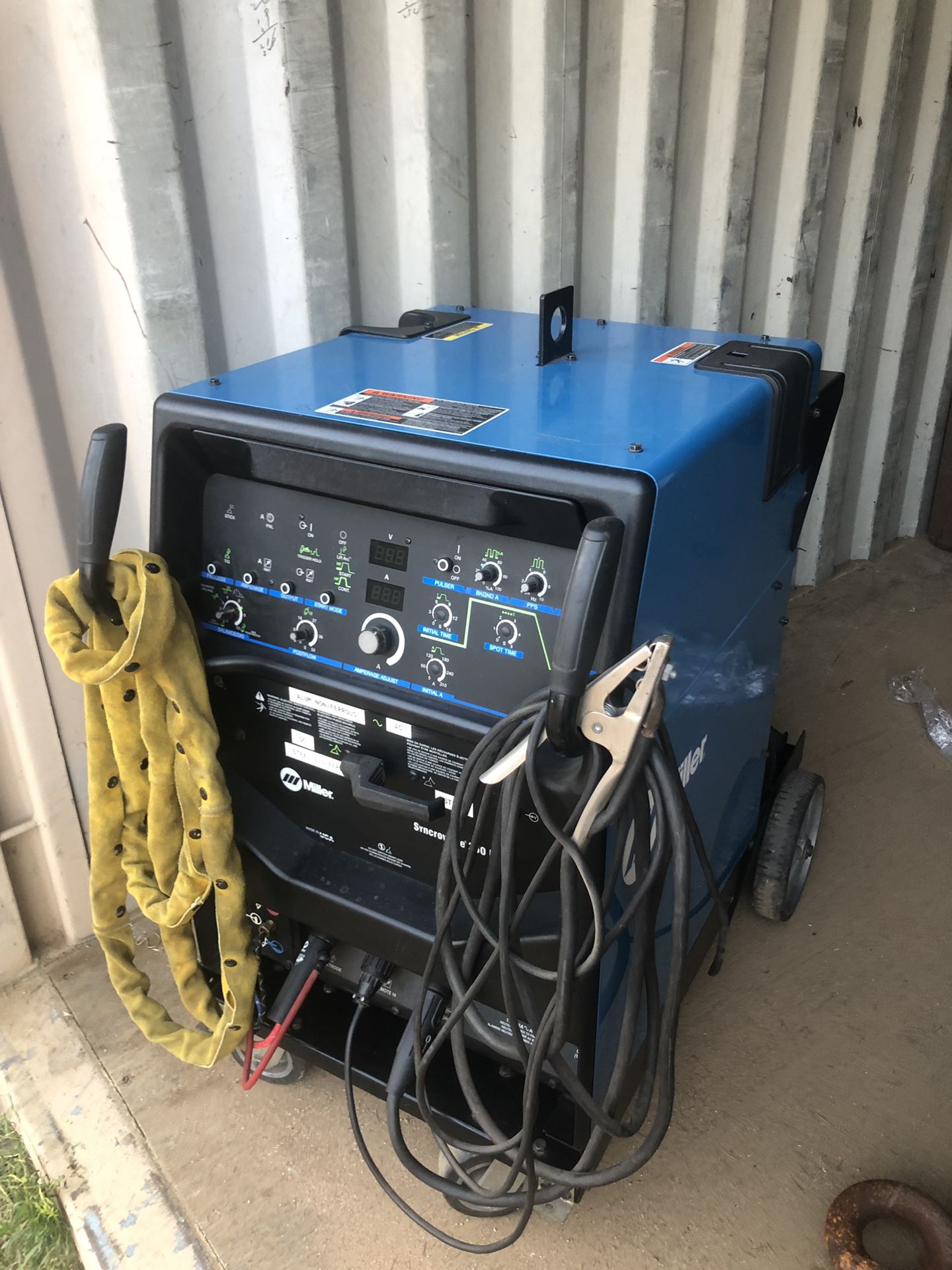 Miller Syncrowave 250DX 310 amp AC/DC Tigrunner welder like new 6 hours