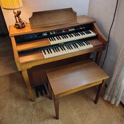 Lowrey Organ 