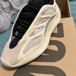 Yeezy 700 Azael