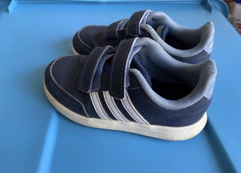 Adidas boys toddler size 10