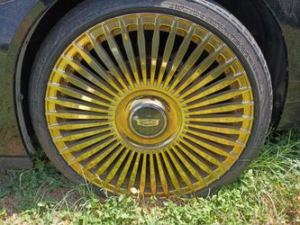 Cadillac Gold Wire Spoke Wheel Cover