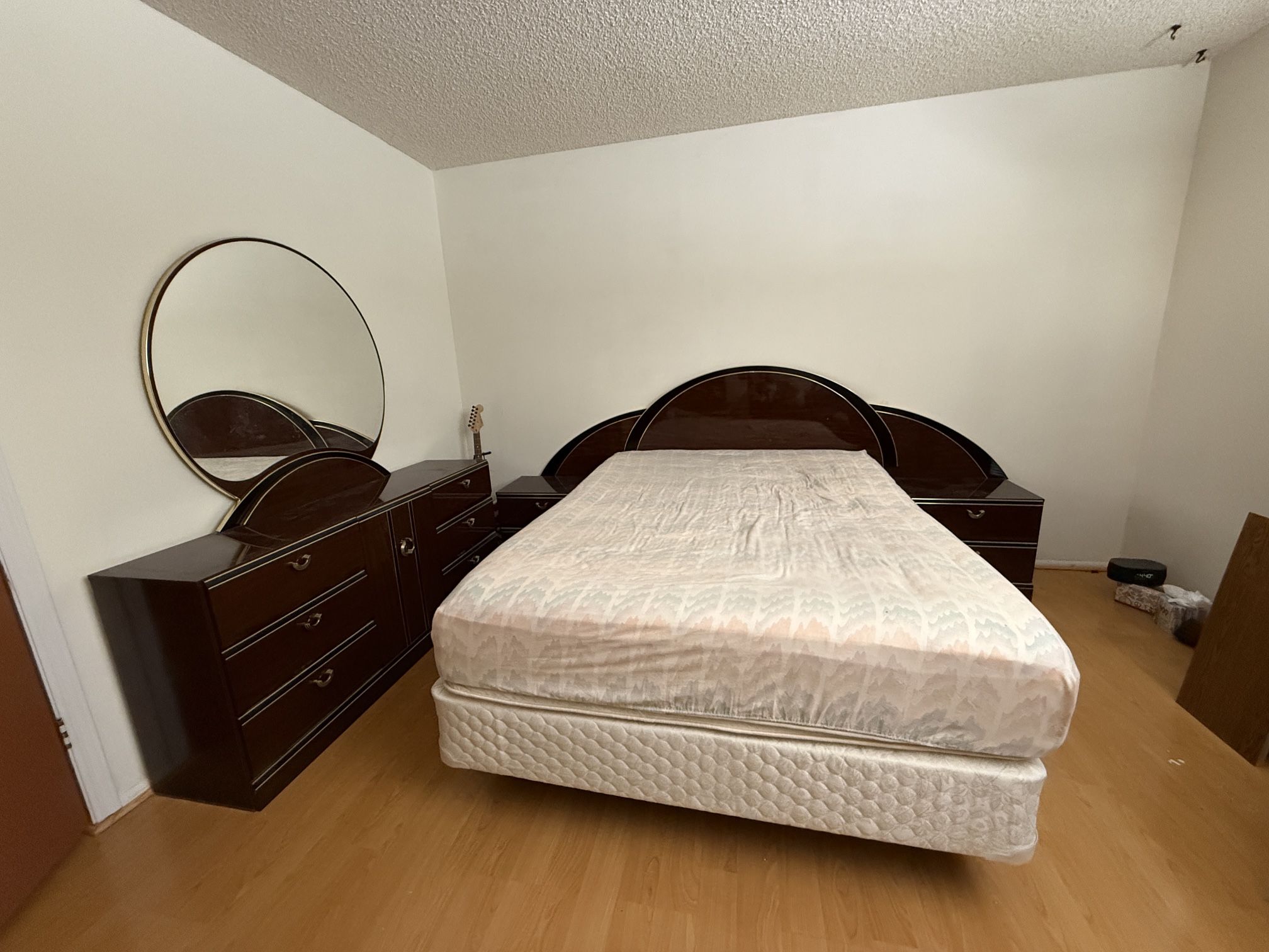 Queen Bedroom Set - Frame, 2 Night stand, Dresser Mirror