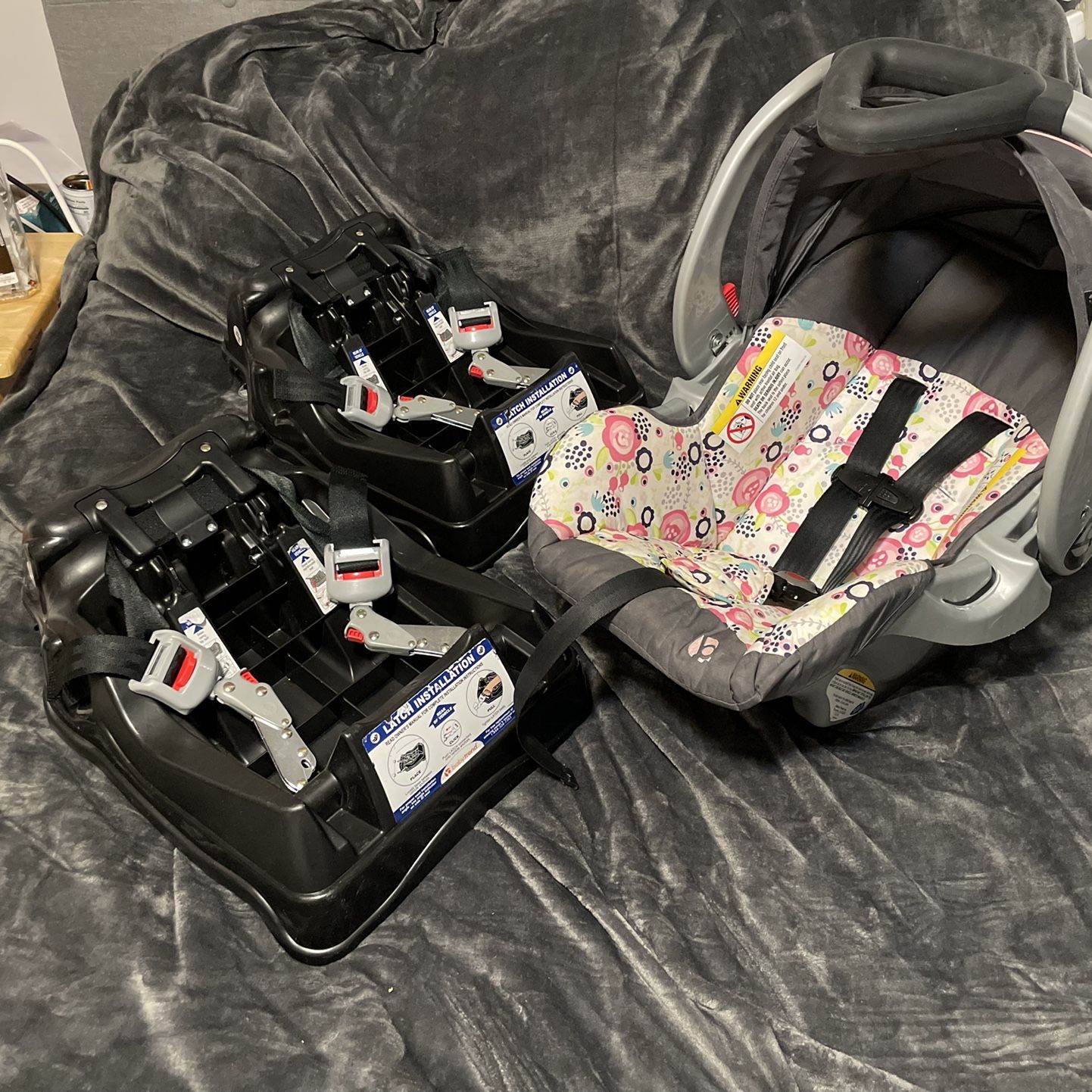 Baby Trend Car Seat With 2 Bases for Sale in Chicago, IL - OfferUp