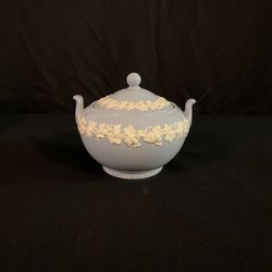 Wedgwood Queens Ware Sugar Bowl With Lid Cream On Lavender
