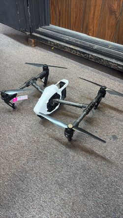 DJI Inspire 1 T600 Drone With Remote Gimbal Camera 2 Batteries Charger & Accessories In Case