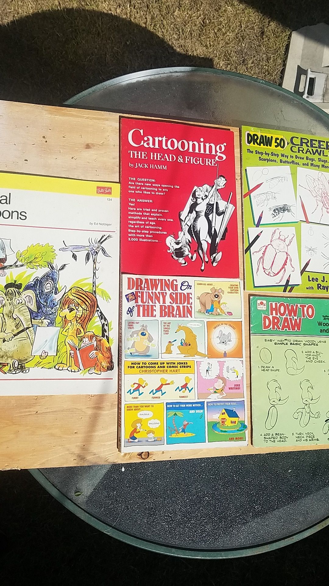A lot of cartoon drawing books