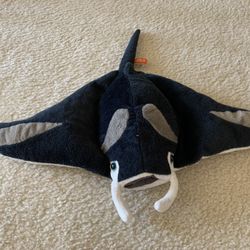 Like NEW Manta Ray Stuffy (22”x19”)