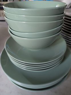 Sets of dishes / plates