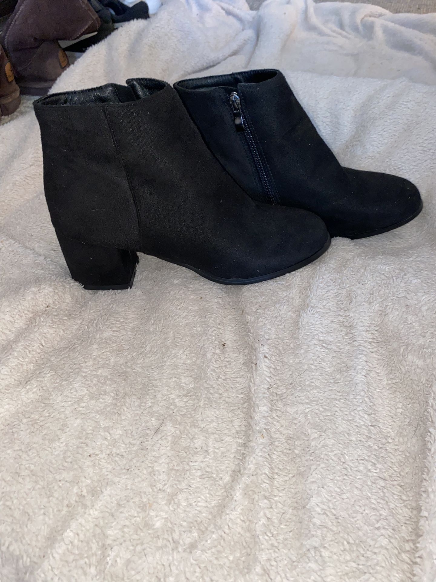 Women’s Size 8 heel boots 
