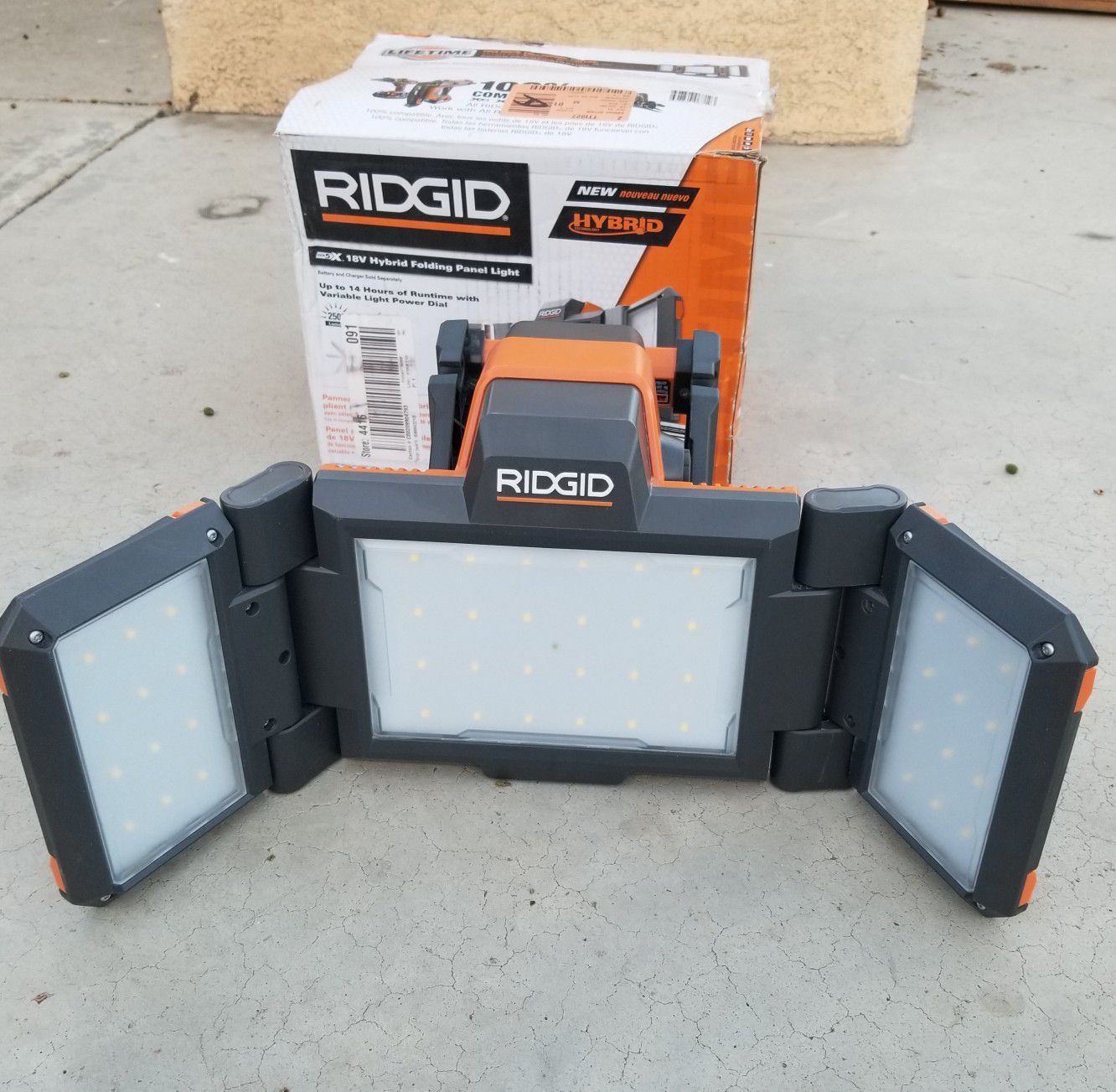 RIDGID 18-Volt Hybrid Folding Panel Light (Tool Only for Sale in Covina, CA  OfferUp