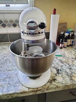 Kitchen Aid K45SS Classic Series 4.5-qt.
Tilt-Head Stand Mixer