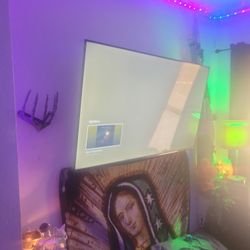 60 Inch Roku TV With Wall Mount 