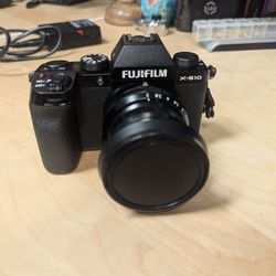 Mint Condition Fujifilm X-S10 And 35mm F2