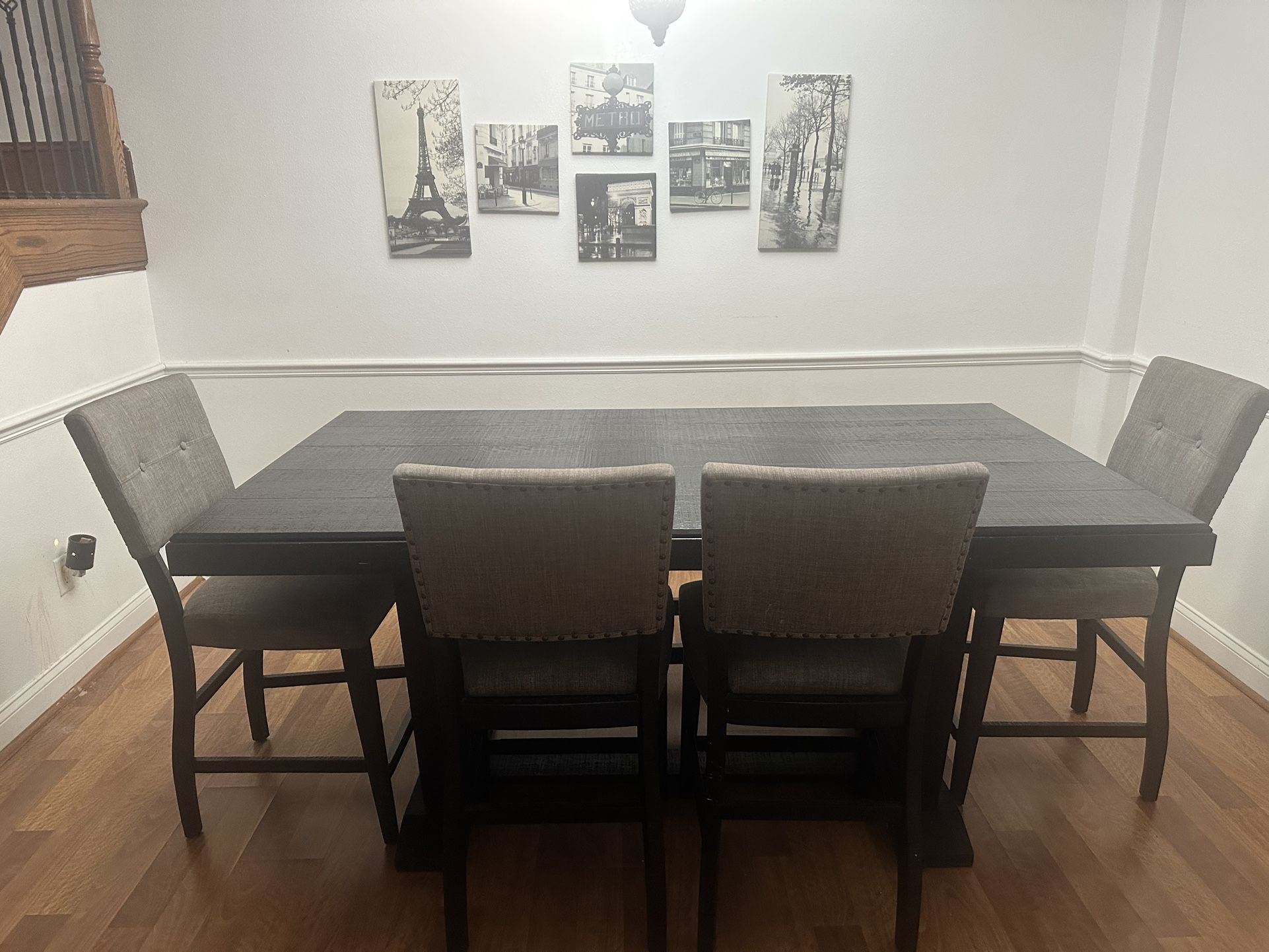 Elegant Dining Set For 6