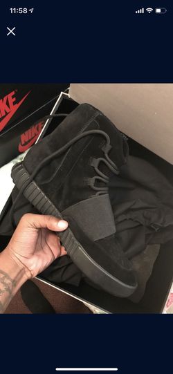 Yeezy 750 Triple Black 