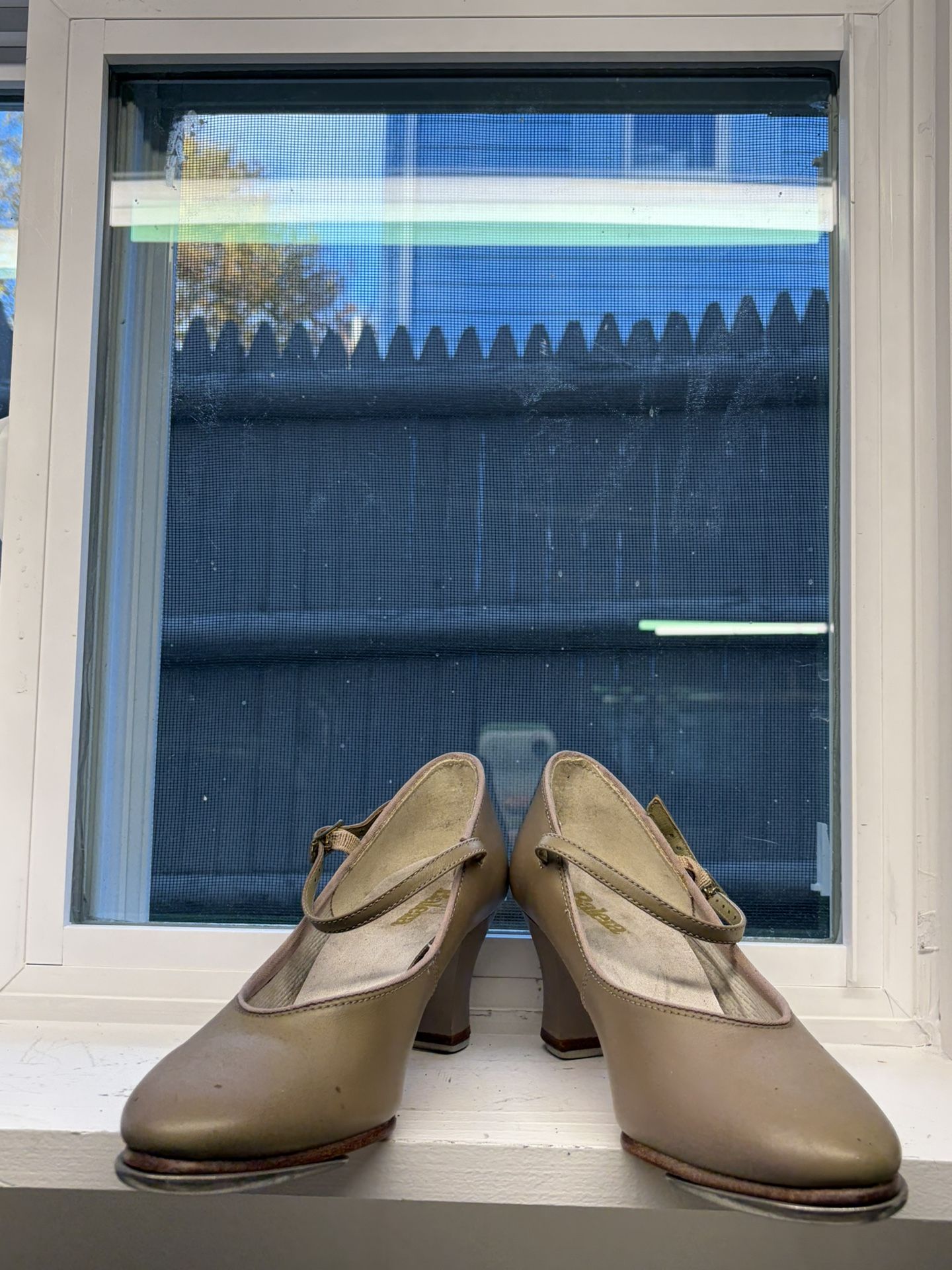 Women’s Tap Shoes – Beige Leather, Size 7M, Capezio Style with Super Taps