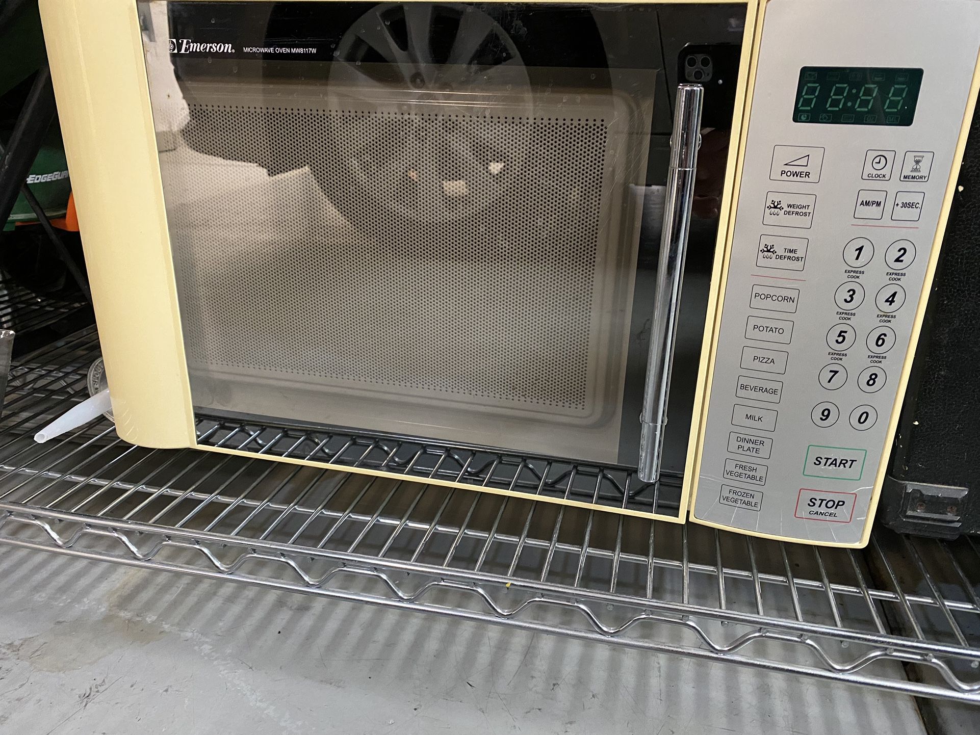 Emerson MICROWAVE OVEN for Sale in North Las Vegas, NV OfferUp