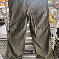 Medium Slight Stretch Levi’s Cargo Pants 
