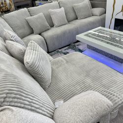 Stylish Stunning Reclining Sectional!