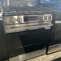 Stove with Smart Oven 5- Burners & Air Fryer Stainless Steel- Great Offer!
