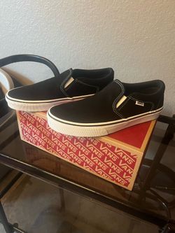 Vans/ Asher/ Black and White/ Size 9/ Men