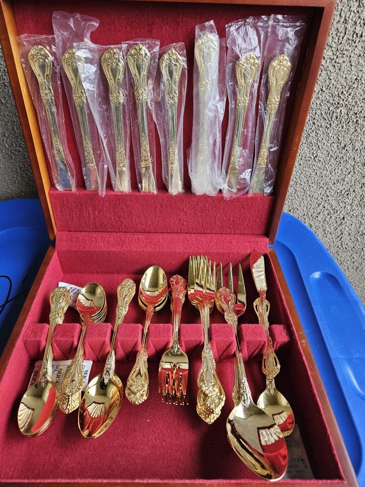 Stainless China Gold Plated Silverware 60 Piece.