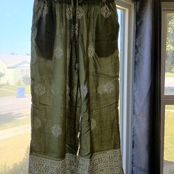 🌿 Flowy Green Pants – Lightweight & Comfy 🌿