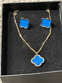 Four Leaf Clover Set With Earrings 