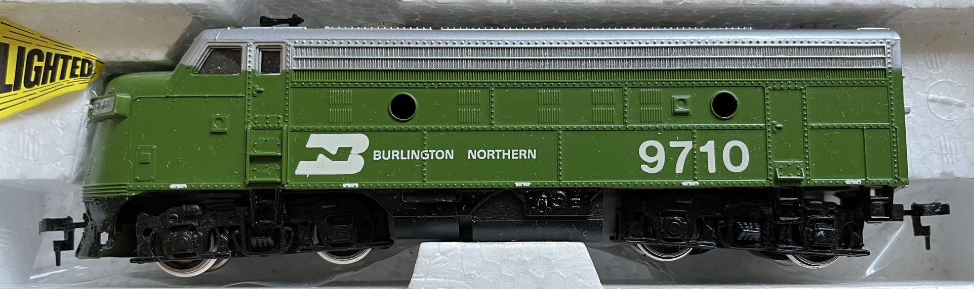 Bachmann HO Burlington Northern 9710 EMD F9 Diesel Locomotive NEW