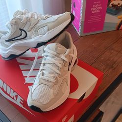 Womans Nike 