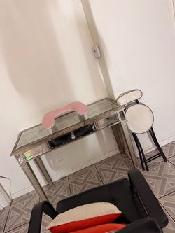 Vanity desk