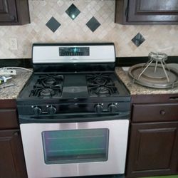 Stove And Dishwasher 