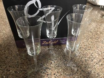5 Champagne glasses never used