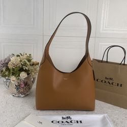 Coach Handbags. Shoulder Bags
