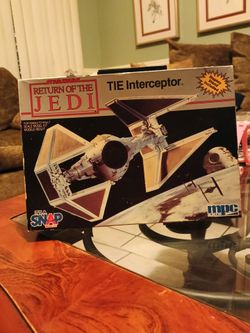 1990 Star Wars TIE Interceptor Snap Model Kit
