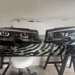 Headlight BMW 330i