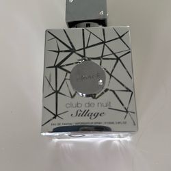 Armaf Club De Nuit Sillage
